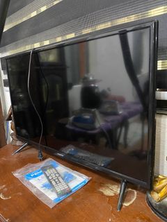 Pensonic LED TV 32” Television BASIC TV WITH ISSUE ON STAND
