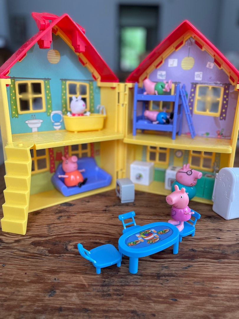 Peppa Pig House, Hobbies & Toys, Toys & Games on Carousell