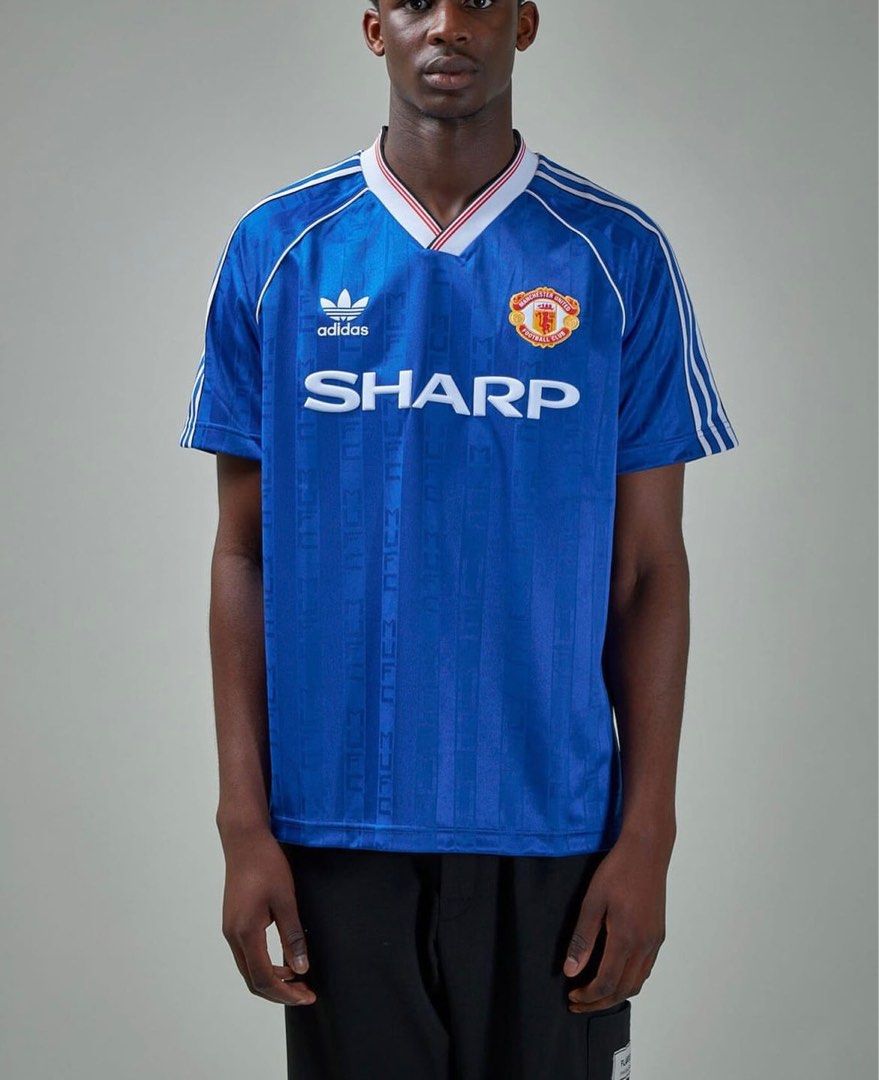 Pre order discount man utd kit