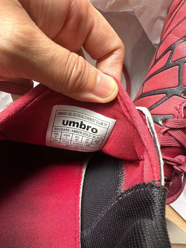 Preloved Umbro Soccer Boots US7Y