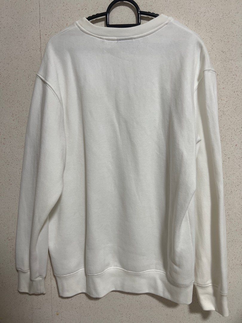 Pull & Bear Pullover (White) (Category: Coats, Jackets and Outerwear) located in Singapore. Submitted by briany25 (Listing ID 1240340300, Image 2). Description: - RTP: SGD79.99 - Got it from original P&B store, wore it once for photoshoot -Negotiable for fast deal.