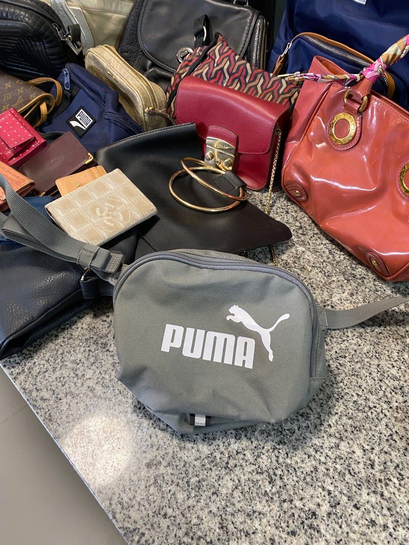 PUMA ALMOST NEW (Category: Belt bags, Clutches and Pouches) located in Morong. Submitted by deegee1234 (Listing ID 1240301270, Image 2). Description: .