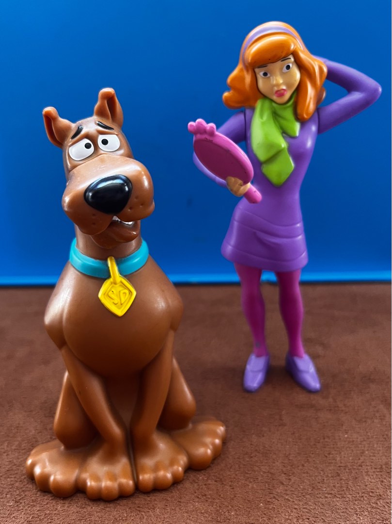 Scooby Doo and Daphne figurine set on Carousell