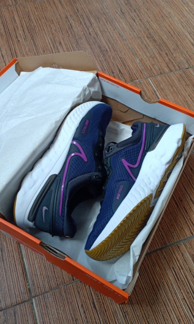 harga sepatu nike react miler