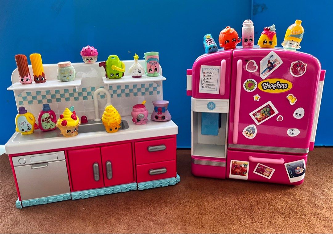 Shopkins kitchen set-up with 18 figurines on Carousell