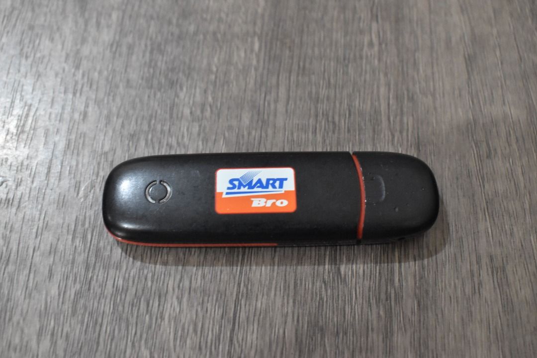 SMART BRO USB MODEM (Category: Networking) located in Valenzuela. Submitted by jokaidesks (Listing ID 1240387666, Image 1). Description: Good for collection old usb modem devices Needs smart bro sim to work / 2g or 3g to HSPA Signal still works Rfs: decluttering SF: to be shouldered by the buyer. no rush shipping. buyer can arrange or book their preferred courier..