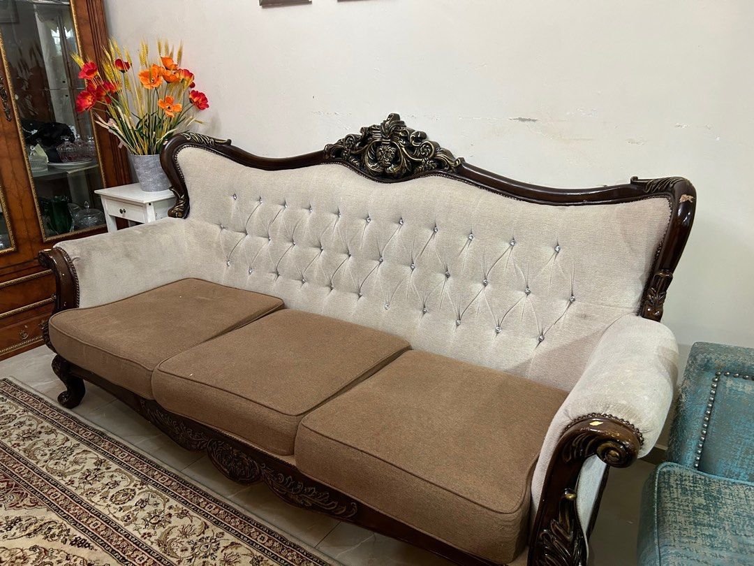 sofa (Category: Sofas) located in Shah Alam. Submitted by personallyyah (Listing ID 1240291369, Image 3). Description: takde koyak, all good well-used.