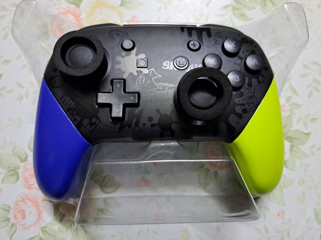 Switch pro controller （分類：手掣）位於 Hong Kong。 由 alyssalam1995 提交（商品編號 1240362016，圖片 2）。簡介： 。
