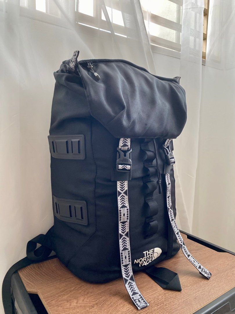 North face lineage ruck 37l top