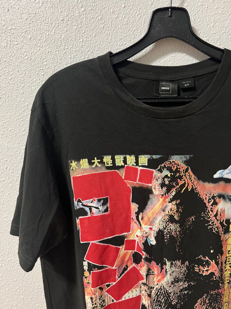 Thrifted top graphic tees