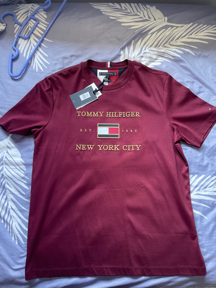 Tommy hilfiger shop maroon t shirt