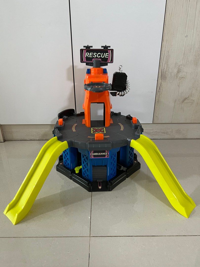 Toy car playset, Hobbies & Toys, Toys & Games on Carousell