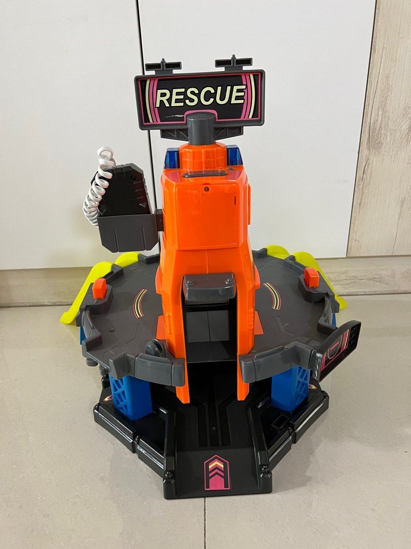 Toy car playset, Hobbies & Toys, Toys & Games on Carousell