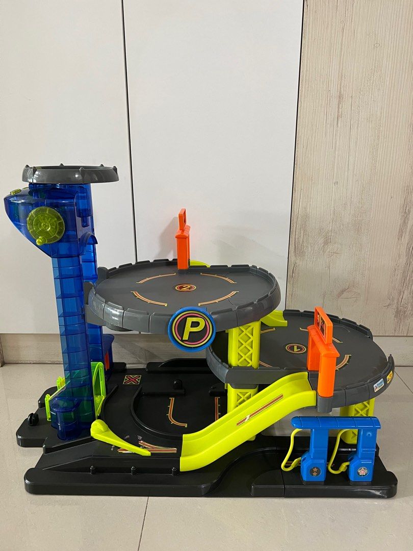 Toy car playset, Hobbies & Toys, Toys & Games on Carousell