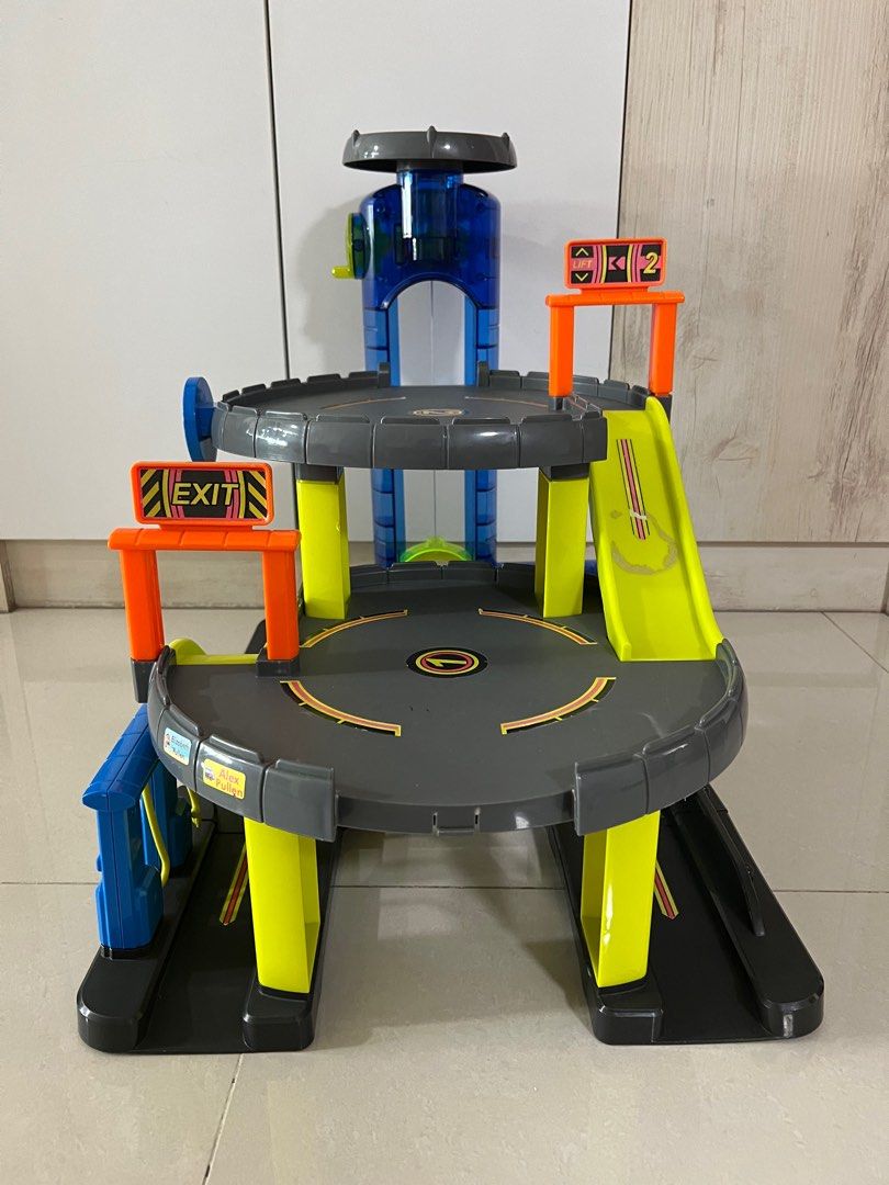 Toy car playset, Hobbies & Toys, Toys & Games on Carousell