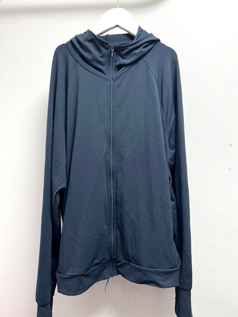 Uniqlo Navy Blue Running Jacket / Airsm on Carousell