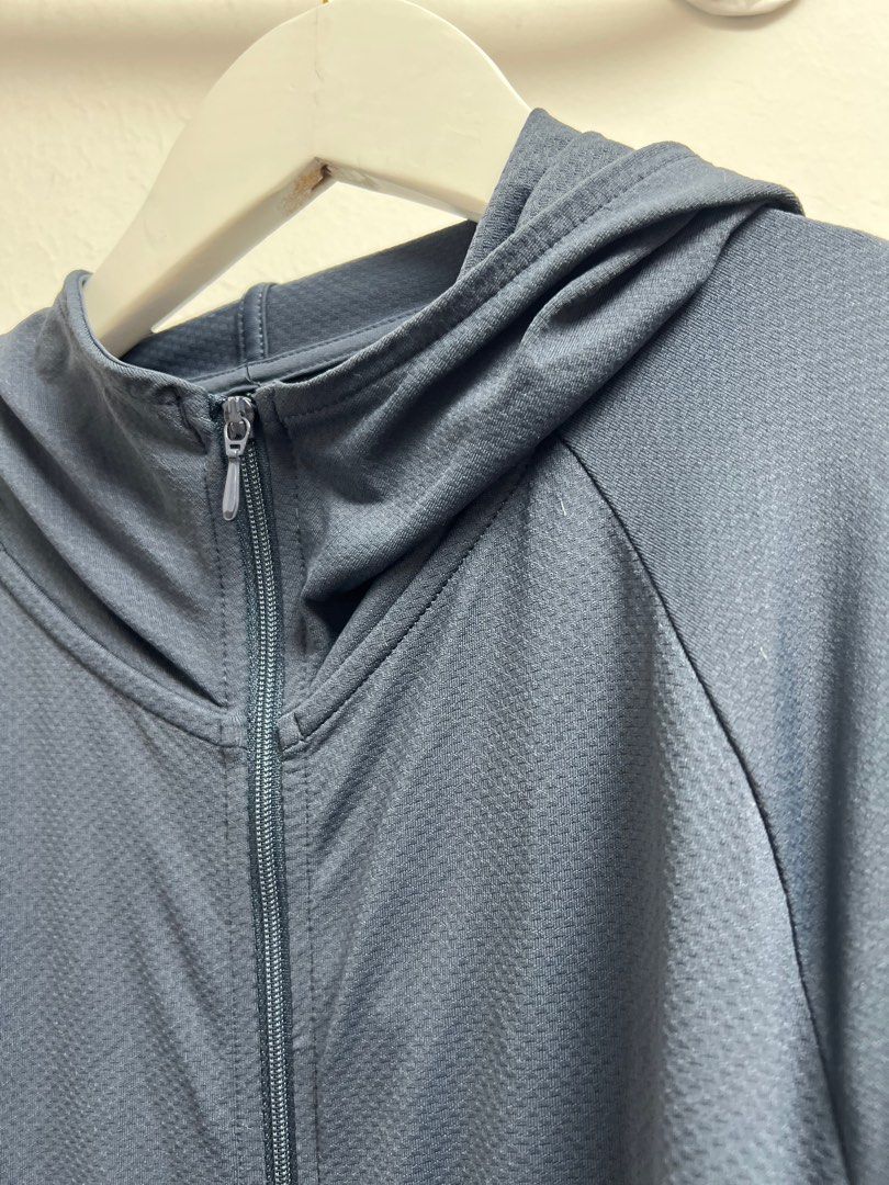 Uniqlo Navy Blue Running Jacket / Airsm on Carousell