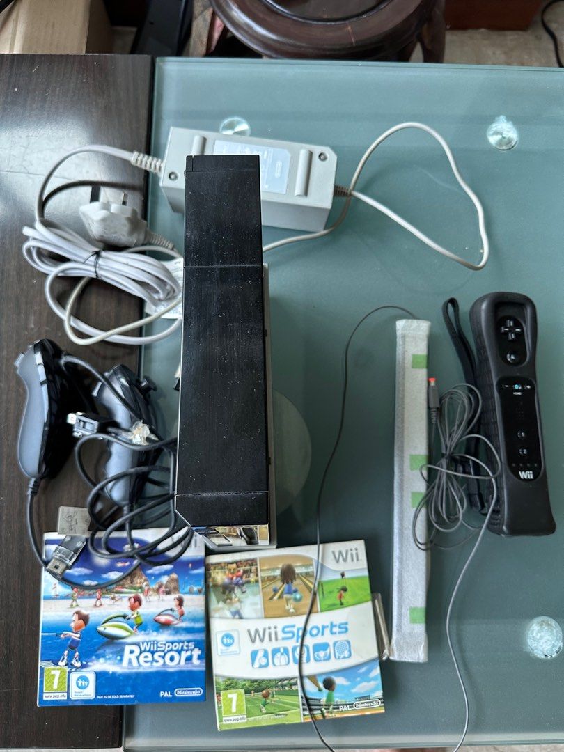 Used Wii Set for sale with 2 games original packaging included