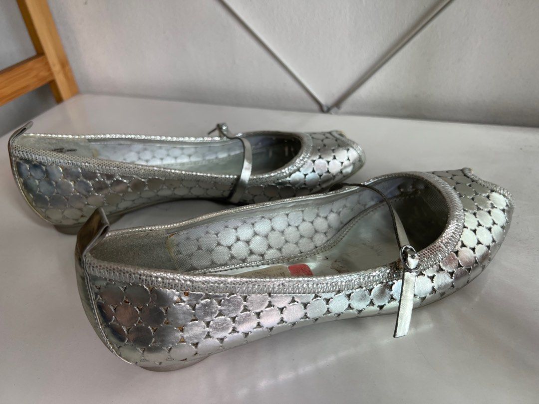 Vince camuto shop silver flats