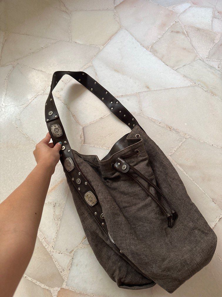 Vintage Shoulder Bag, Women's Fashion, Bags & Wallets, Cross-body Bags on  Carousell