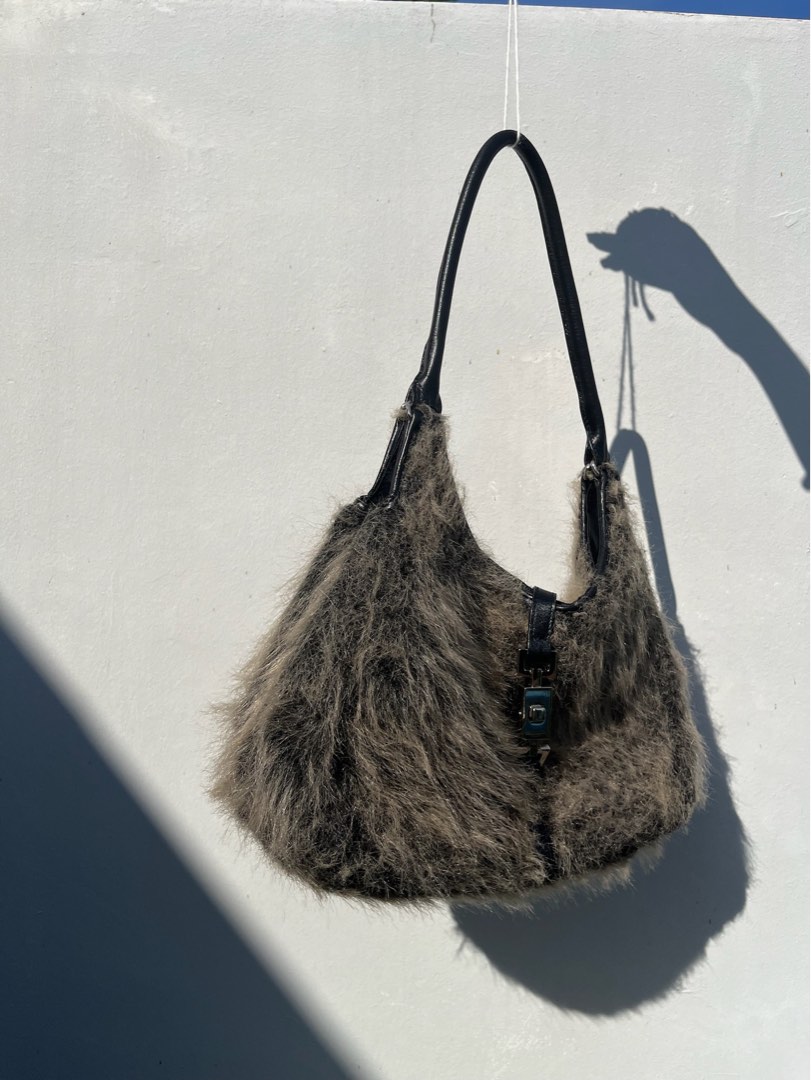Fur shoulder clearance bag