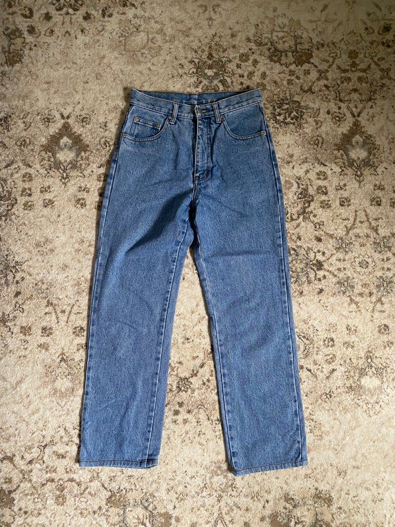 Vintage Mom Jeans (Category: Jeans) located in Paranaque City. Submitted by lufstruck (Listing ID 1240265207, Image 1). Description: Size 28 High waisted .