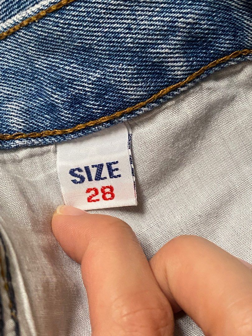 Vintage Mom Jeans (Category: Jeans) located in Paranaque City. Submitted by lufstruck (Listing ID 1240265207, Image 3). Description: Size 28 High waisted .