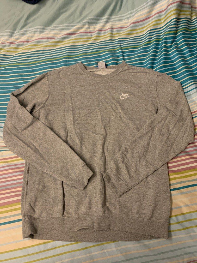 vintage nike sweatshirt, Women's Fashion, Coats, Jackets and Outerwear on  Carousell