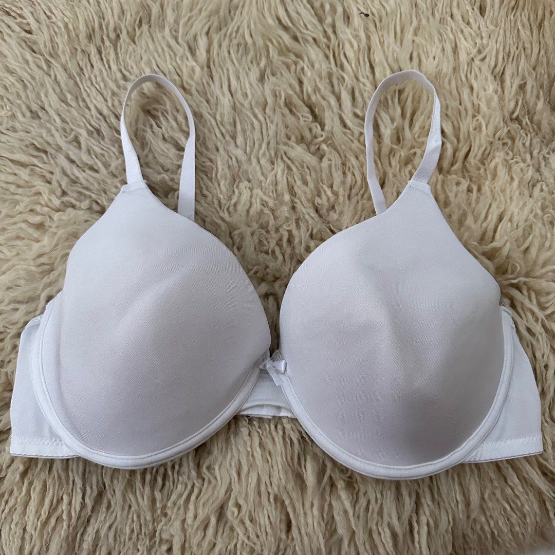 White Bra Cut tag 38C Sister sizes: 36D, 40B Thin pads | Underwire