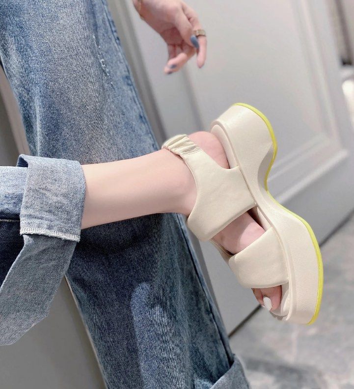 White chunky trendy sandals (Category: Flats & Sandals) located in Paranaque City. Submitted by berlenebatin3431 (Listing ID 1240385901, Image 2). Description: Brand new sandals Sizes from 6 to 8 Limited size Ready to deliver or meetup sm city sucat .