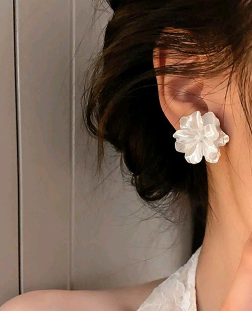 White cheap stud earrings