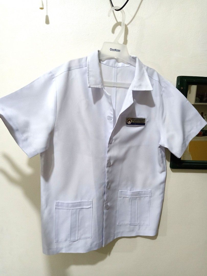 White Med Uniform (Top) for Men (Category: Sets & Coordinates) located in Pasig City. Submitted by jiungtaroshap (Listing ID 1240319479, Image 3). Description: Katrina fabric 2 pieces available Check my profile for the white pants Size •Shoulder to Hips: 25" •Shoulders: 17.5" •Sleeve length: 8.5" mop: gcash, metrobank, bdo.