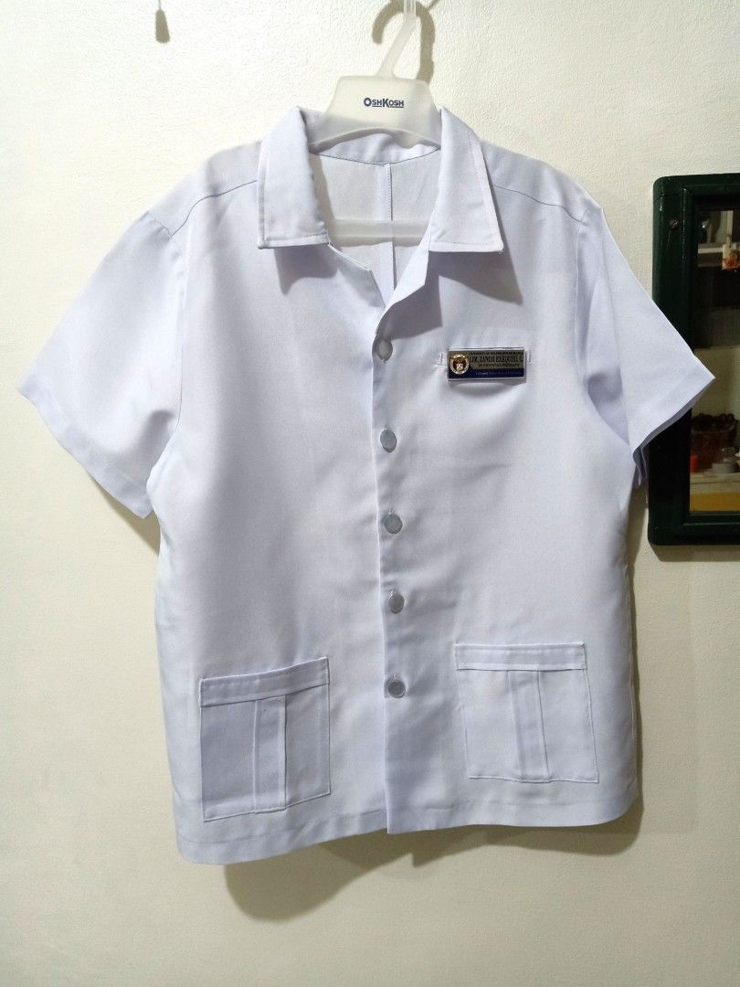 White Med Uniform (Top) for Men (Category: Sets & Coordinates) located in Pasig City. Submitted by jiungtaroshap (Listing ID 1240319479, Image 1). Description: Katrina fabric 2 pieces available Check my profile for the white pants Size •Shoulder to Hips: 25" •Shoulders: 17.5" •Sleeve length: 8.5" mop: gcash, metrobank, bdo.