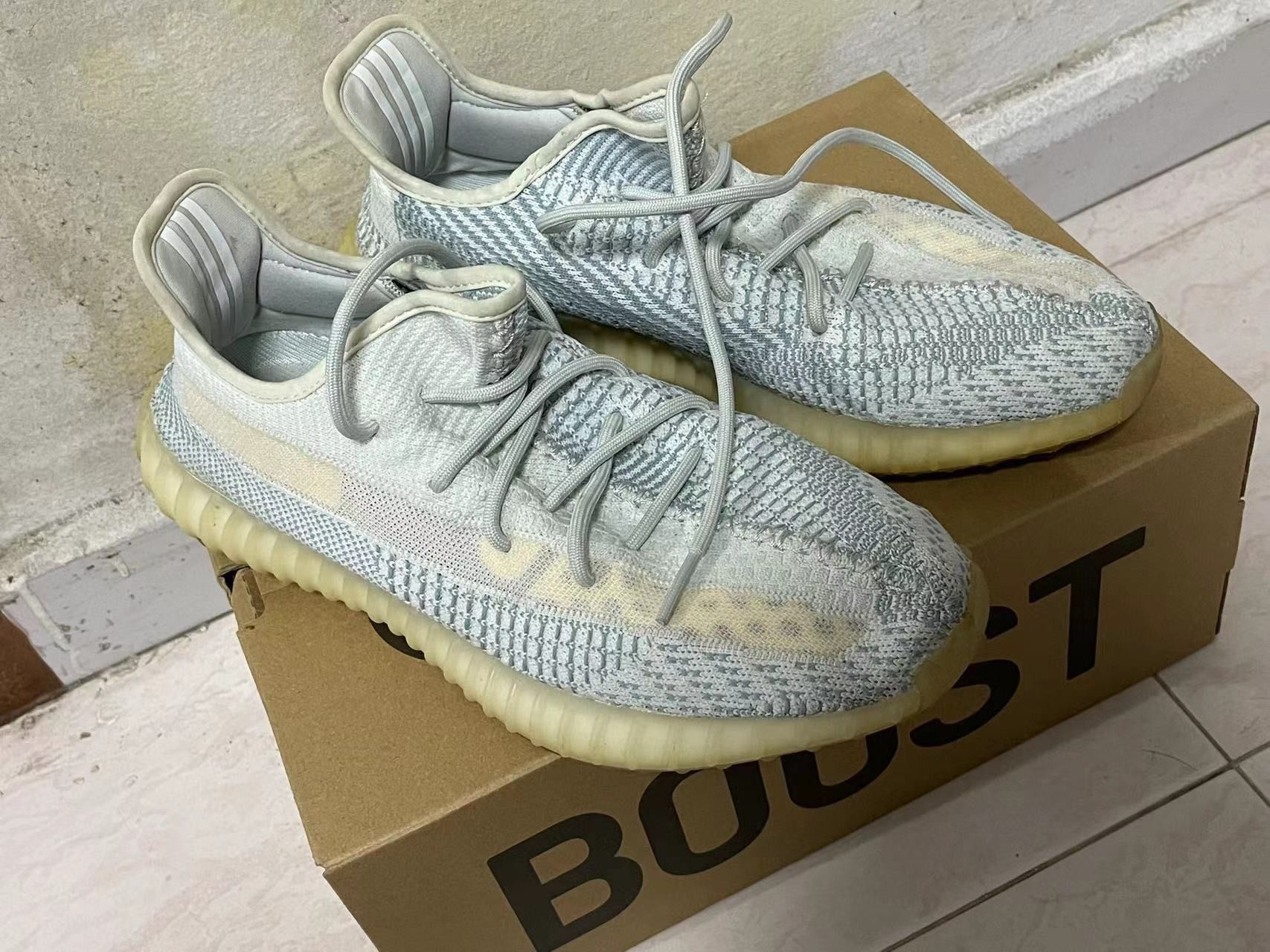 Yeezy 350 V2 Cloud White