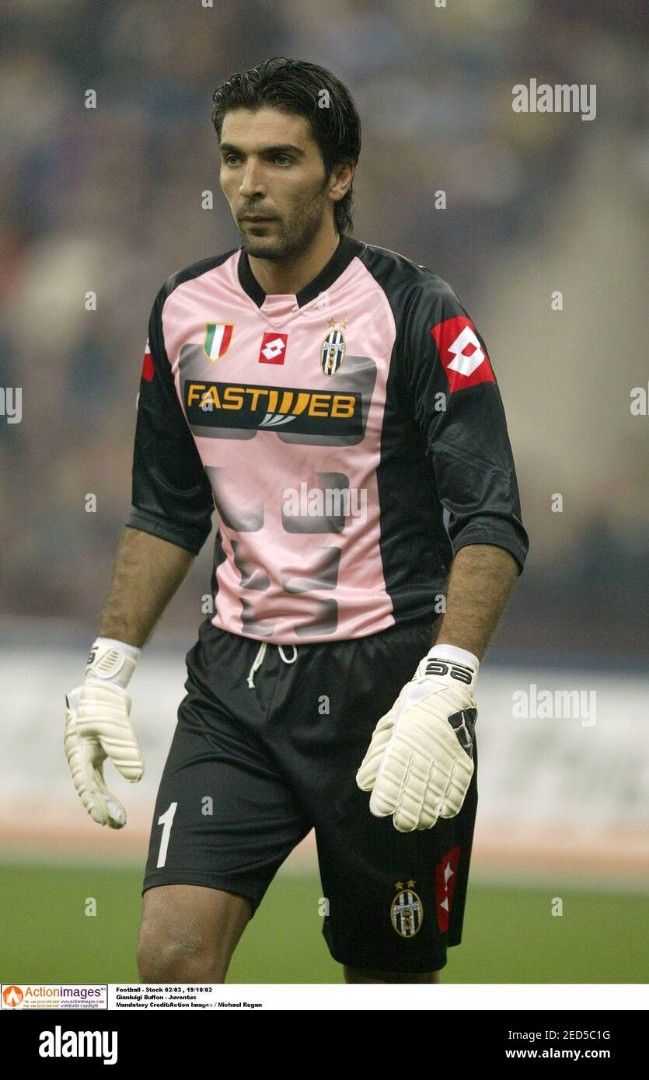 Buffon juventus sale goalkeeper jersey