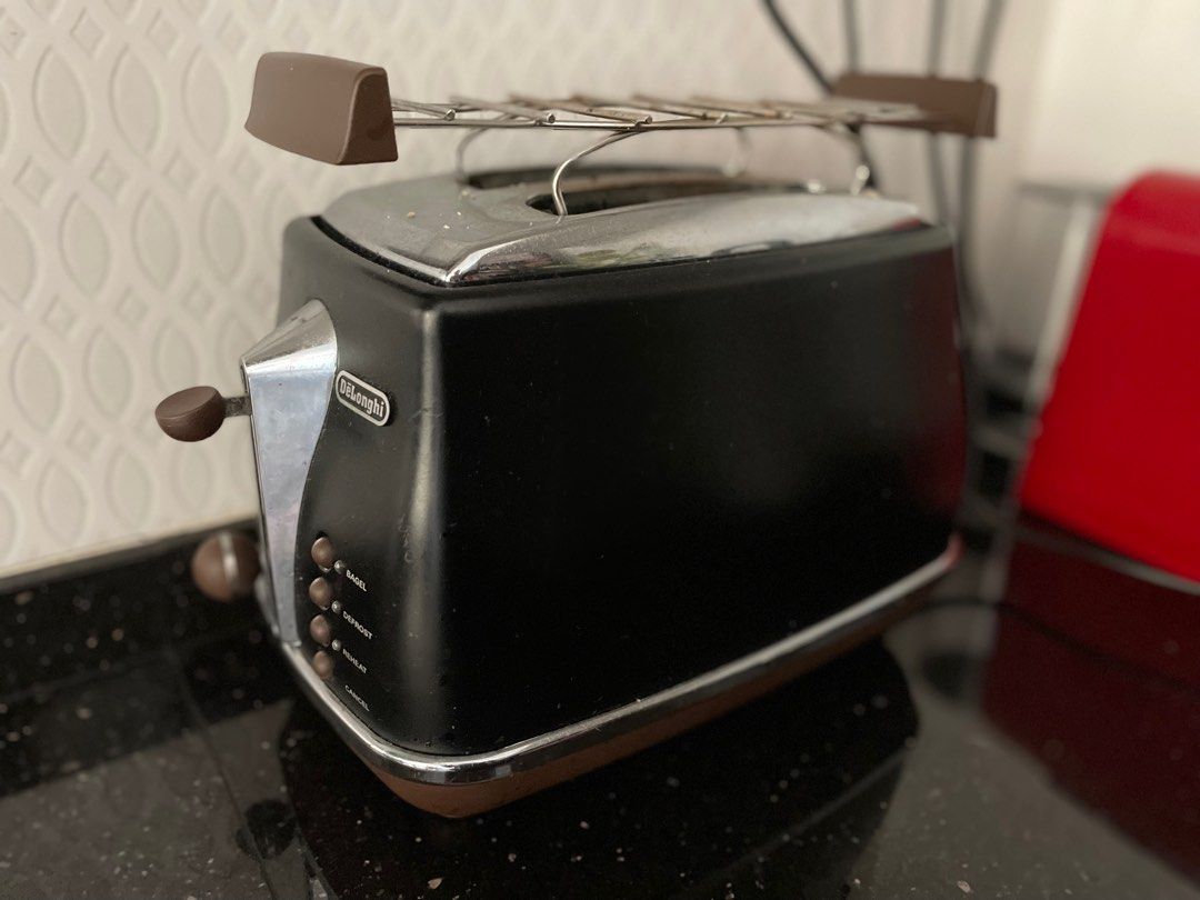 2slice black DeLonghi toaster, TV & Home Appliances, Kitchen