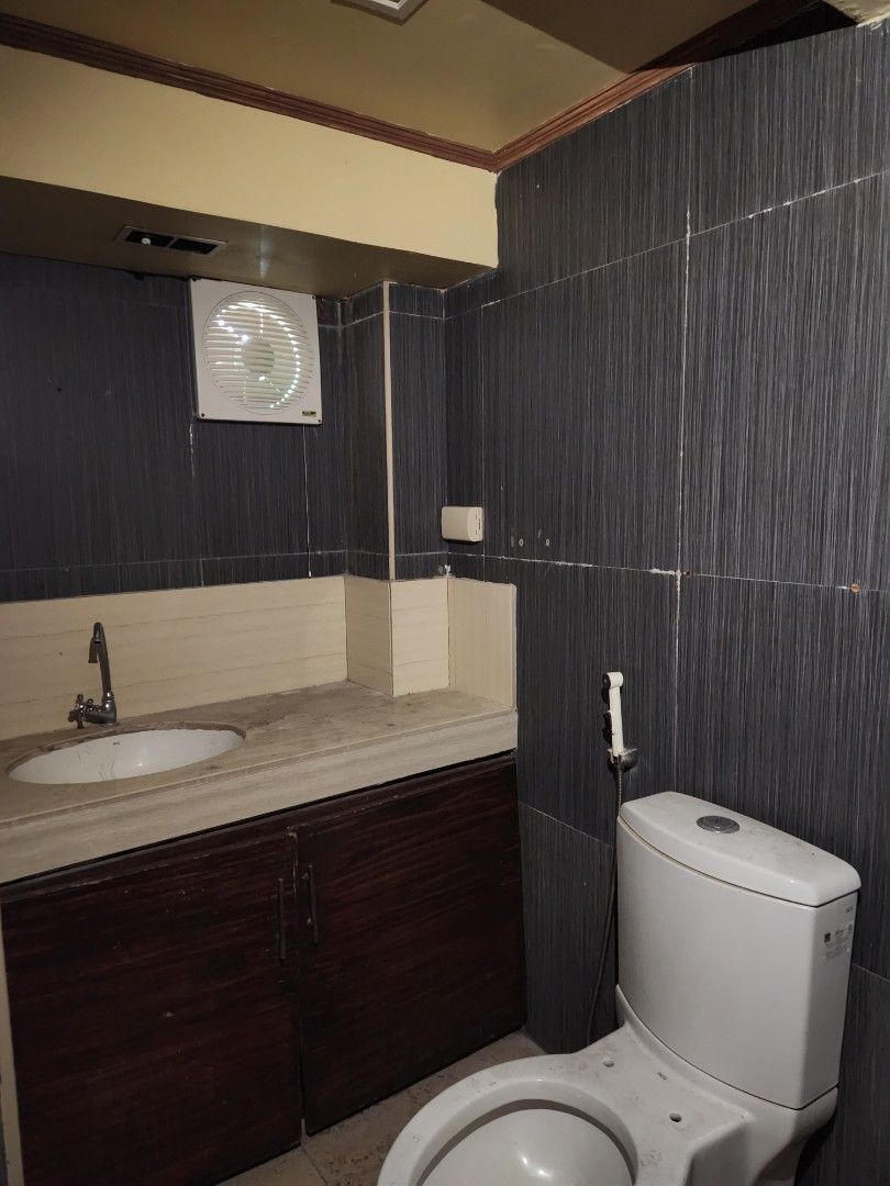 4BR Apartment for Rent in Poblacion, Makati with parking, Property