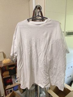 寬版白上衣