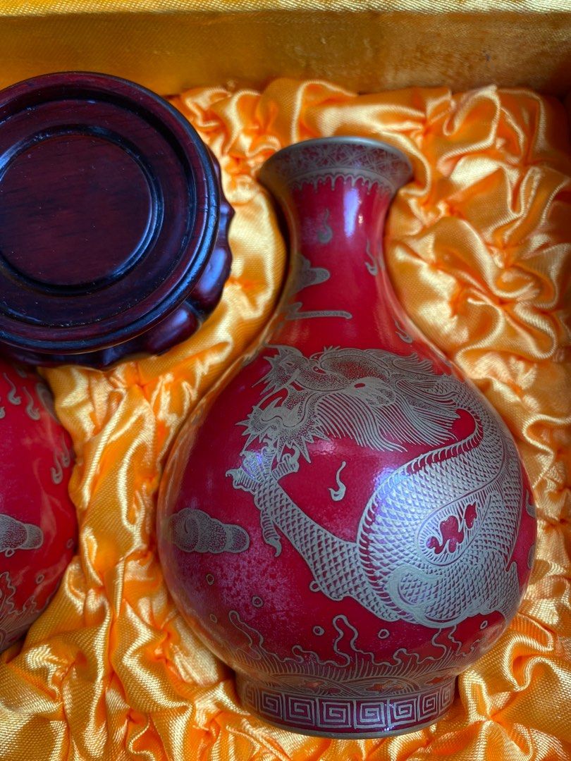 清乾隆郎紅釉描金云龍紋玉壺春對瓶, 興趣及遊戲, 收藏品及紀念品, 古董