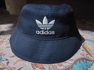 Adidas bucket hat