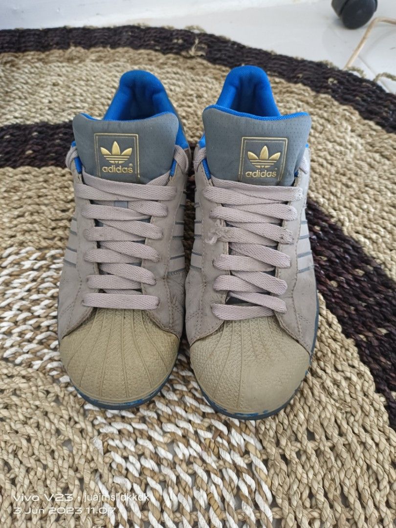 Adidas Superstar, Fesyen Pria, Sepatu , Sneakers di Carousell