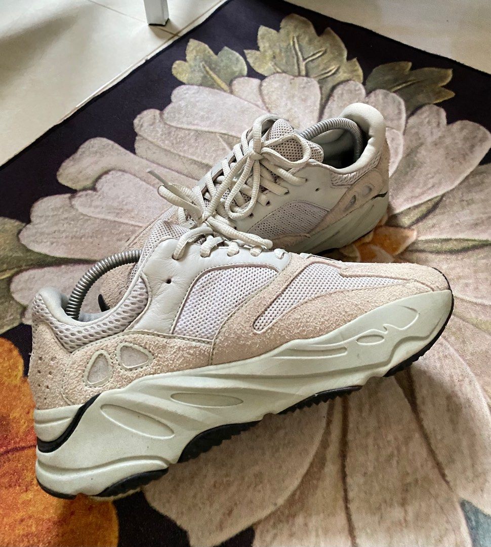 YEEZY BOOST 700 SALT - 靴