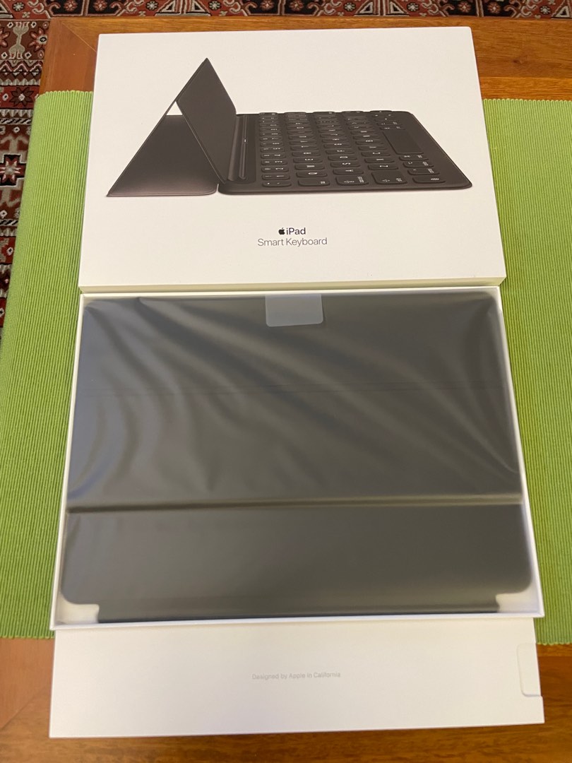Apple iPad Smart Keyboard (for iPad Pro 10.5, Air 3, iPad 7 to 9) on