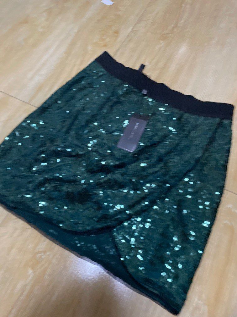 BCBG green sequin skirt (Category: Skirts) located in Las Pinas. Submitted by mielmnq (Listing ID 1235655087, Image 2). Description: .