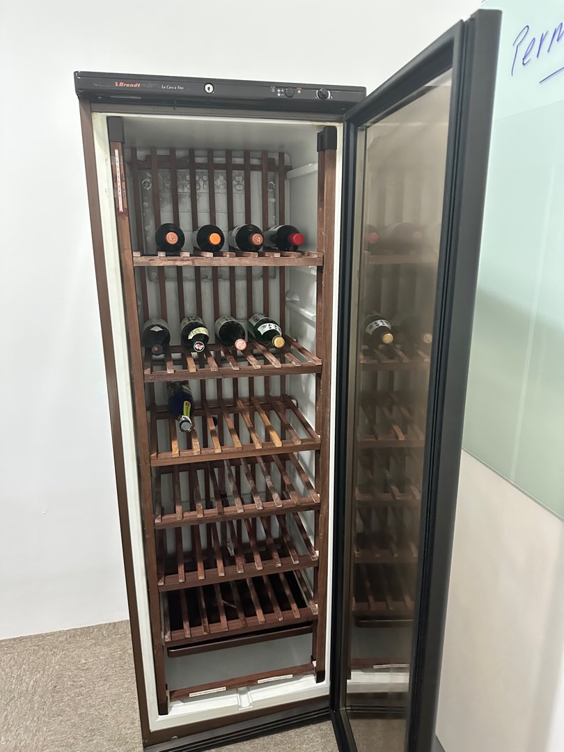 Brandt wine chiller, TV & Home Appliances, Kitchen Appliances, Wine