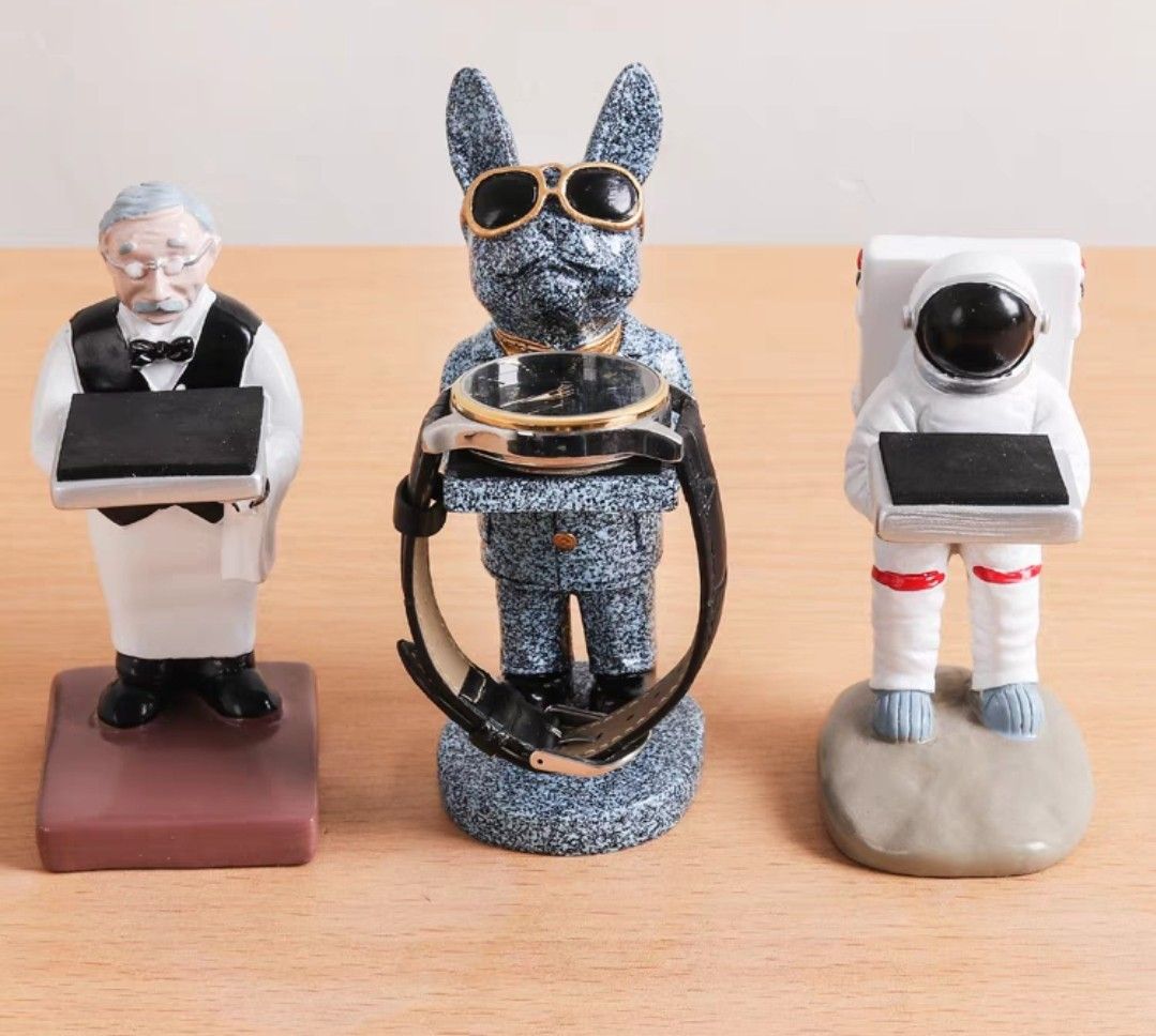 BULL DOG WATCH STAND, Men's Fashion, Watches Accessories