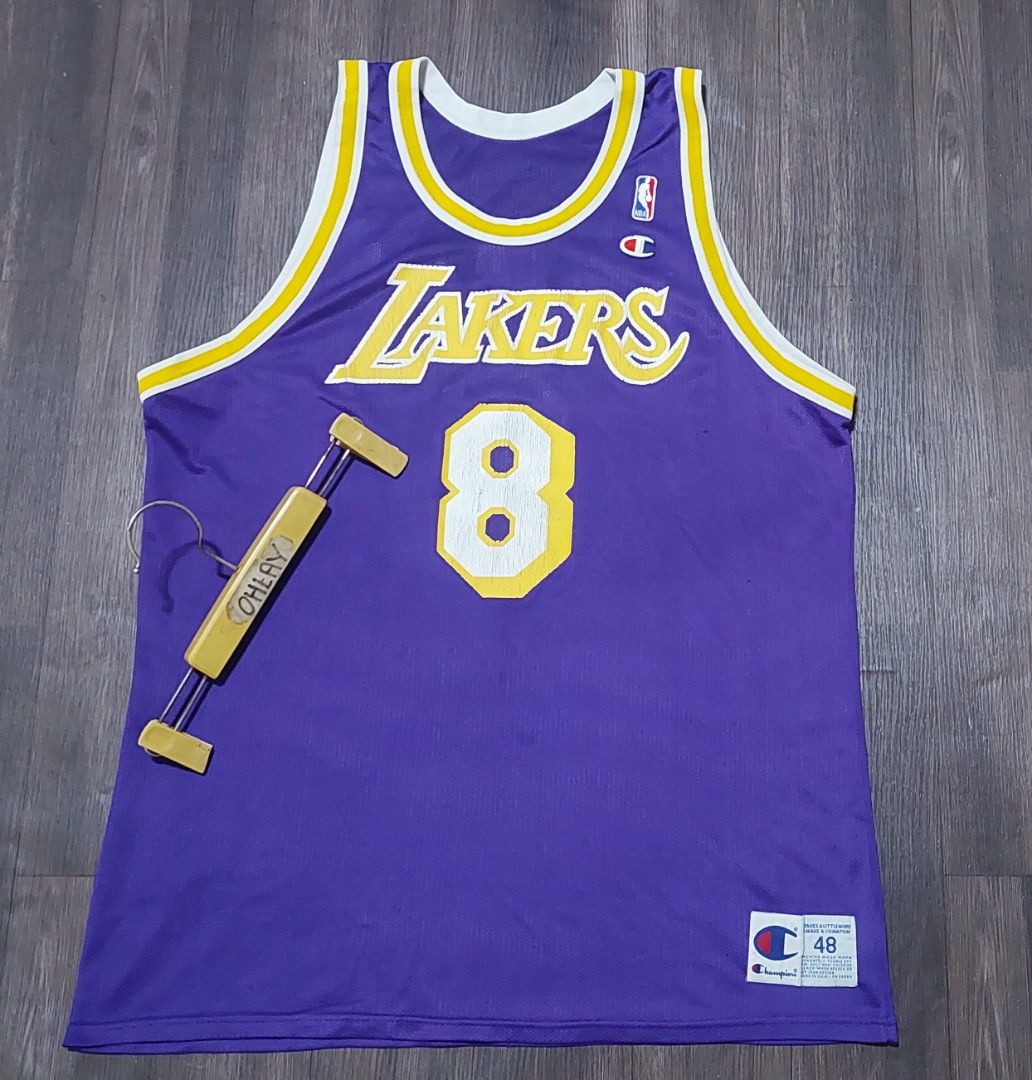 Kobe deals champion jersey