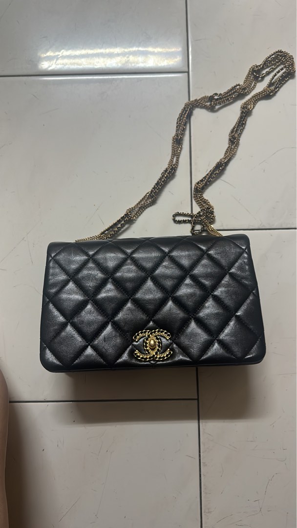 Chanel crossbody bag, Women's Fashion, Bags & Wallets, Crossbody Bags