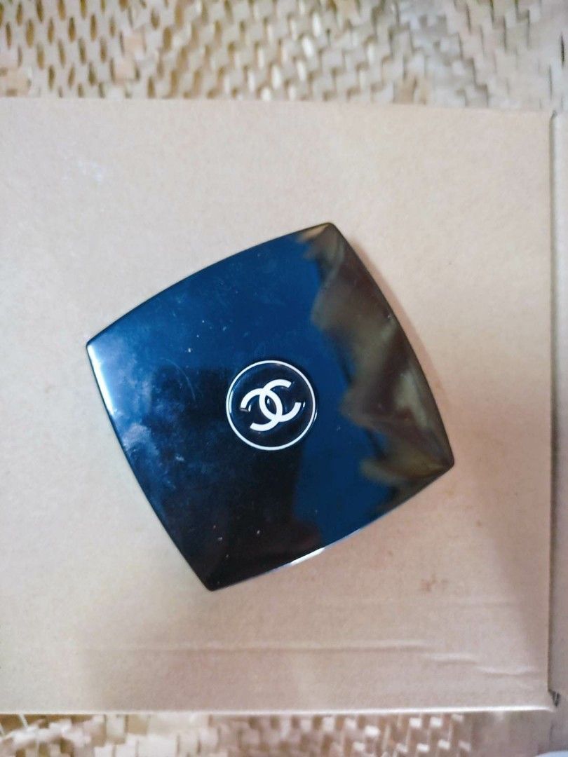 Chanel eyeshadow palette (Category: Makeup) located in San Isidro. Submitted by declutterwithsienna (Listing ID 1235655095, Image 1). Description: .