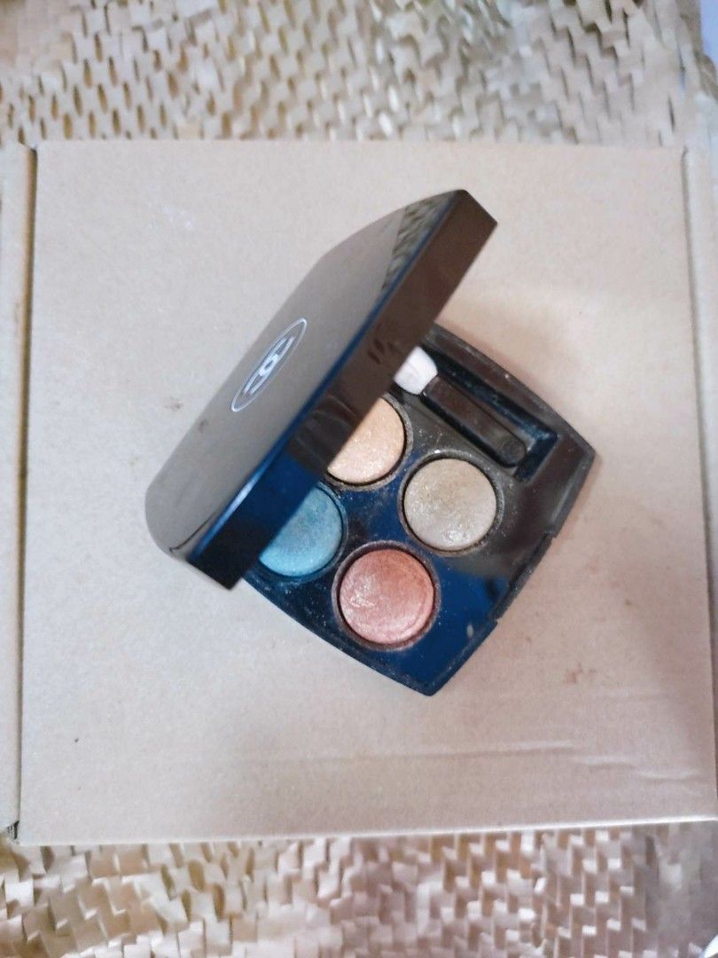 Chanel eyeshadow palette (Category: Makeup) located in San Isidro. Submitted by declutterwithsienna (Listing ID 1235655095, Image 3). Description: .